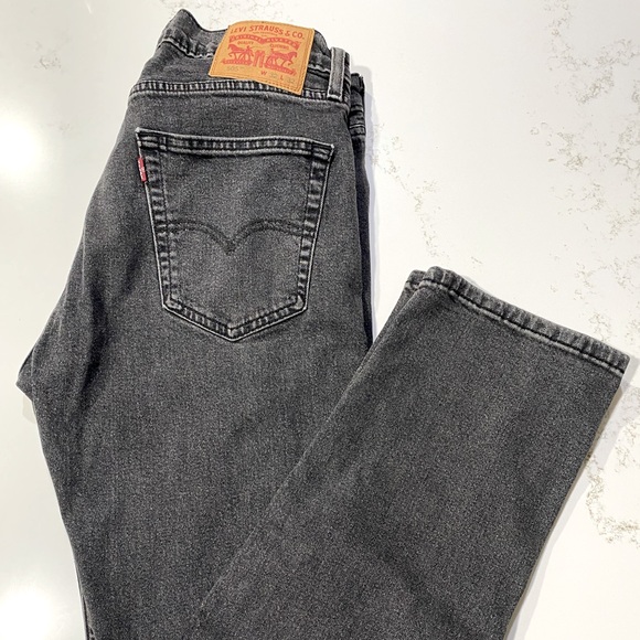 Men’s Levi Jeans - Picture 1 of 3